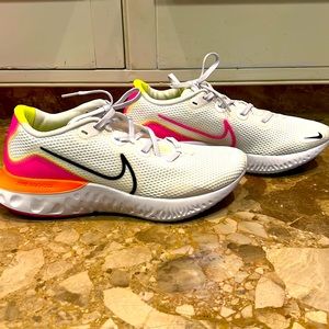 Nike Womens Renew Run. Size 10. Worn twice